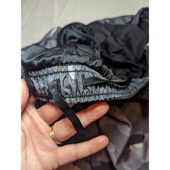 NIKE Dri-Fit Tempo Black And Gray Camo Size Medium Lined Drawstring Athletic - Picture 9 of 15